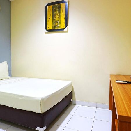 Sabrina Guest House Jacarta Exterior foto