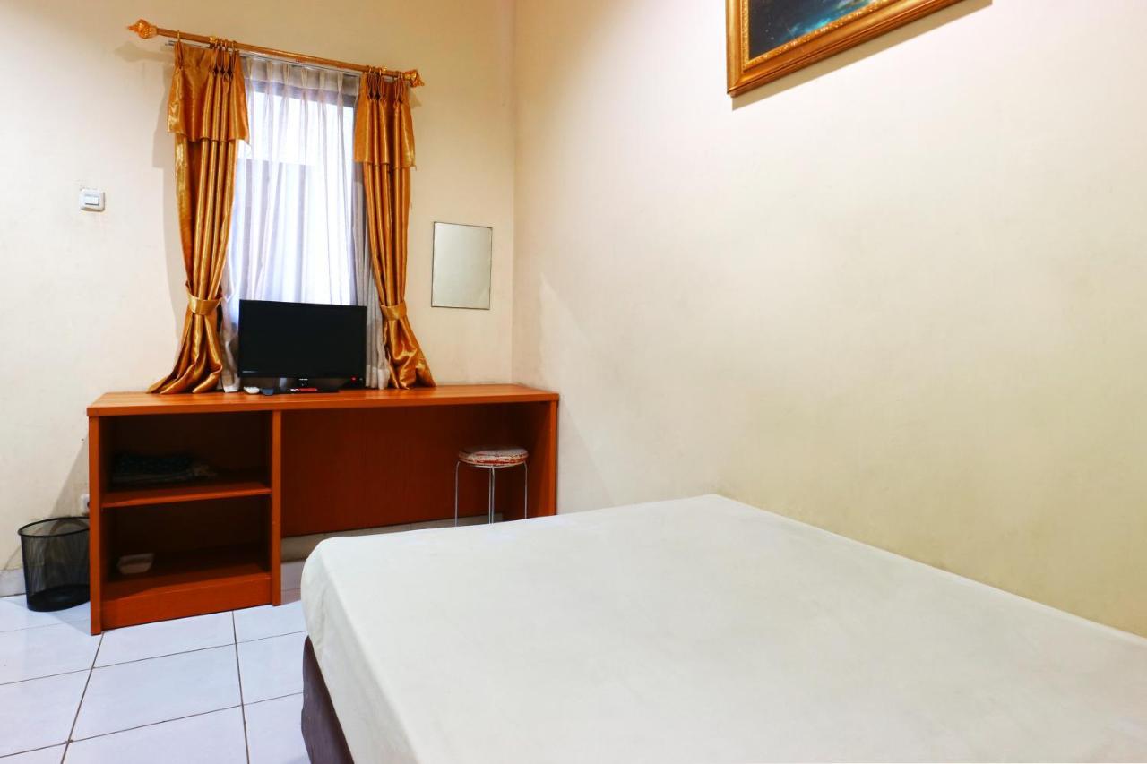 Sabrina Guest House Jacarta Exterior foto